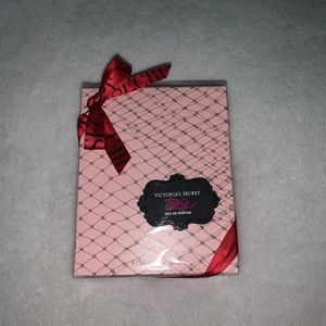 VICTORIA’S SECRET “TEASE”